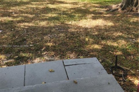 Condo in Pembroke Pines, Florida, 2 bedrooms  № 2059173 - photo 6