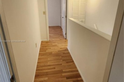 Condo in Pembroke Pines, Florida, 2 bedrooms  № 2059173 - photo 15