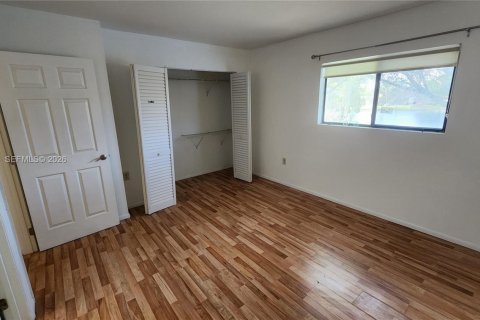 Condo in Pembroke Pines, Florida, 2 bedrooms  № 2059173 - photo 19