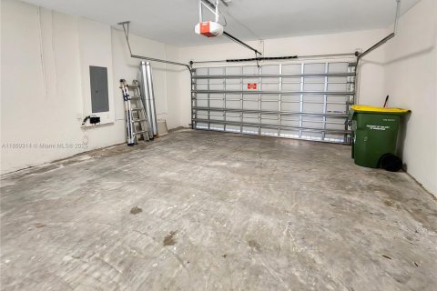 Villa ou maison à louer à Homestead, Floride: 3 chambres, 223.24 m2 № 1928189 - photo 18