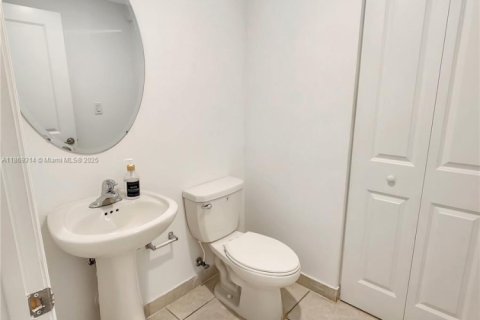 Villa ou maison à louer à Homestead, Floride: 3 chambres, 223.24 m2 № 1928189 - photo 16