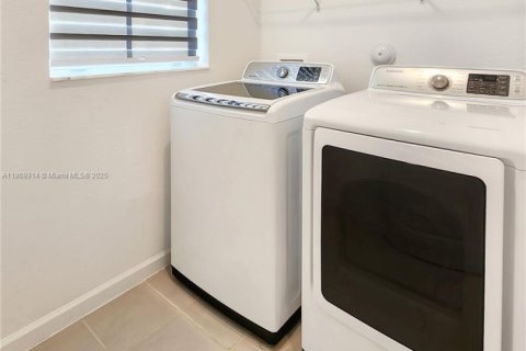 Villa ou maison à louer à Homestead, Floride: 3 chambres, 223.24 m2 № 1928189 - photo 10