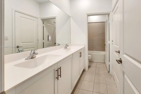 Villa ou maison à louer à Homestead, Floride: 3 chambres, 223.24 m2 № 1928189 - photo 12