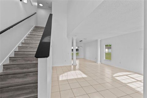 House in Kissimmee, Florida 4 bedrooms, 264.49 sq.m. № 2101934 - photo 6
