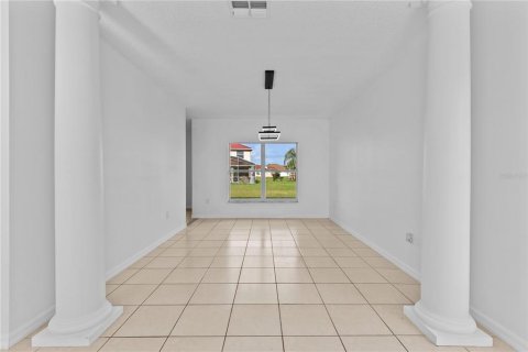 House in Kissimmee, Florida 4 bedrooms, 264.49 sq.m. № 2101934 - photo 9