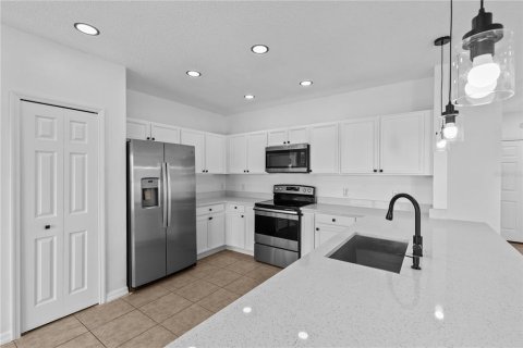 House in Kissimmee, Florida 4 bedrooms, 264.49 sq.m. № 2101934 - photo 17