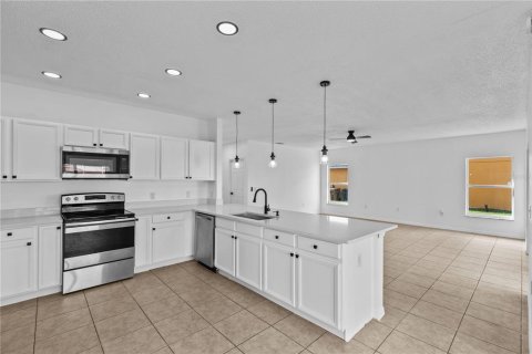 House in Kissimmee, Florida 4 bedrooms, 264.49 sq.m. № 2101934 - photo 14