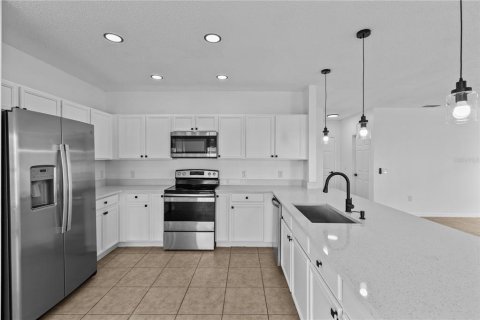 House in Kissimmee, Florida 4 bedrooms, 264.49 sq.m. № 2101934 - photo 15