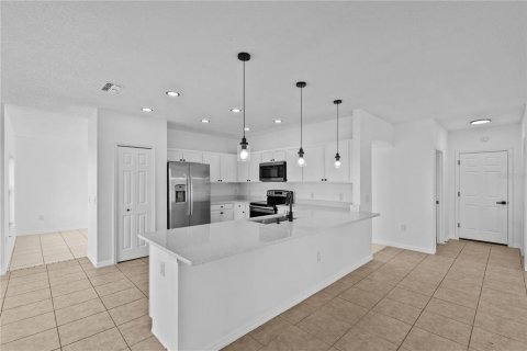 House in Kissimmee, Florida 4 bedrooms, 264.49 sq.m. № 2101934 - photo 18