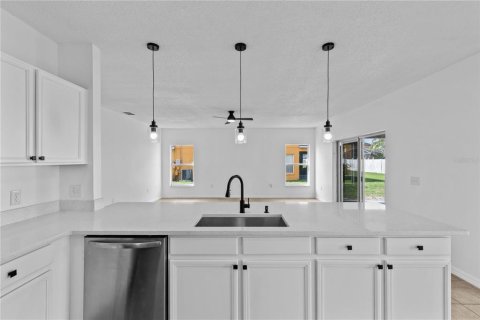 House in Kissimmee, Florida 4 bedrooms, 264.49 sq.m. № 2101934 - photo 16