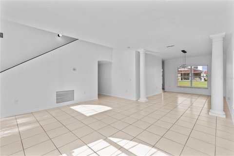 House in Kissimmee, Florida 4 bedrooms, 264.49 sq.m. № 2101934 - photo 8