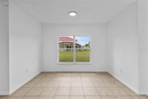 House in Kissimmee, Florida 4 bedrooms, 264.49 sq.m. № 2101934 - photo 12