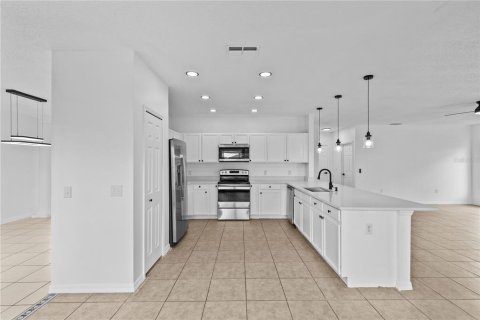 House in Kissimmee, Florida 4 bedrooms, 264.49 sq.m. № 2101934 - photo 13