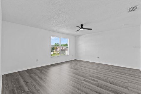 House in Kissimmee, Florida 4 bedrooms, 264.49 sq.m. № 2101934 - photo 25