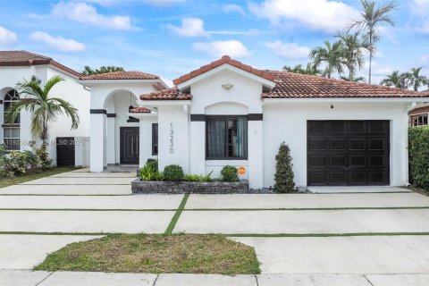 Casa en venta en Miami, Florida, 3 dormitorios, 180.23 m2 № 1983662 - foto 30