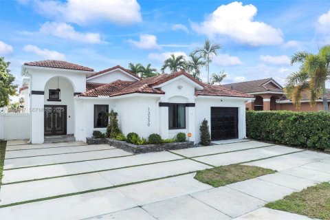 Casa en venta en Miami, Florida, 3 dormitorios, 180.23 m2 № 1983662 - foto 2