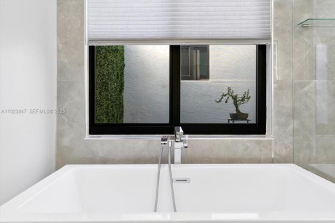 Casa en venta en Miami, Florida, 3 dormitorios, 180.23 m2 № 1983662 - foto 19