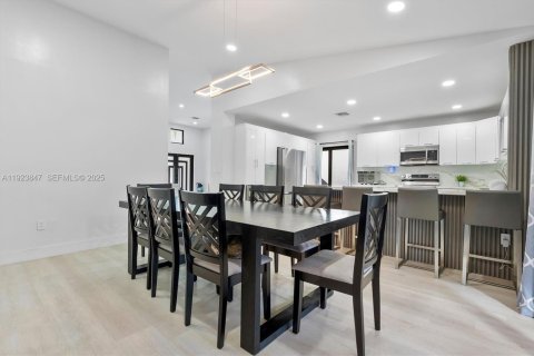 Casa en venta en Miami, Florida, 3 dormitorios, 180.23 m2 № 1983662 - foto 9