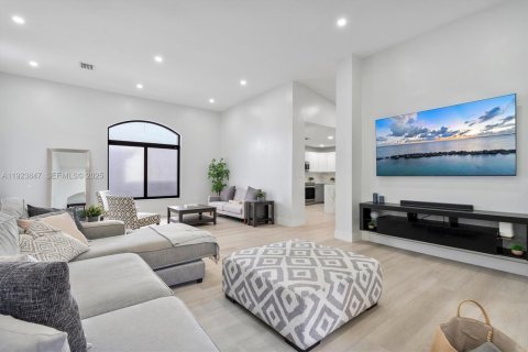 Casa en venta en Miami, Florida, 3 dormitorios, 180.23 m2 № 1983662 - foto 7