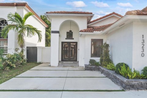 Casa en venta en Miami, Florida, 3 dormitorios, 180.23 m2 № 1983662 - foto 3