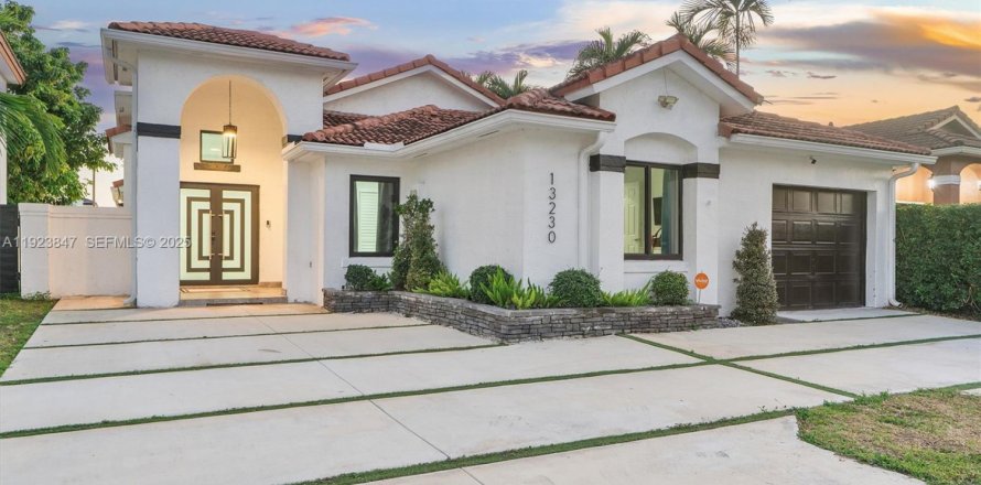 Casa en Miami, Florida 3 dormitorios, 180.23 m2 № 1983662