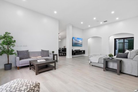 Casa en venta en Miami, Florida, 3 dormitorios, 180.23 m2 № 1983662 - foto 4