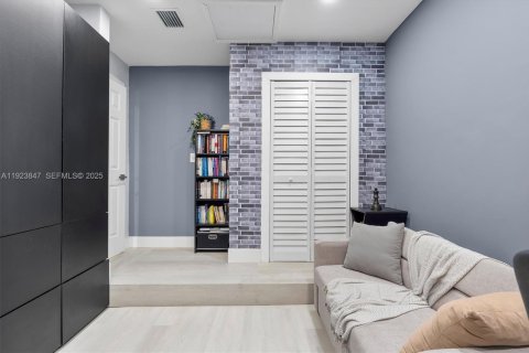 Casa en venta en Miami, Florida, 3 dormitorios, 180.23 m2 № 1983662 - foto 24