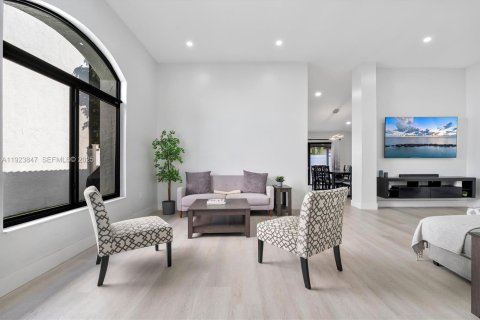 Casa en venta en Miami, Florida, 3 dormitorios, 180.23 m2 № 1983662 - foto 5