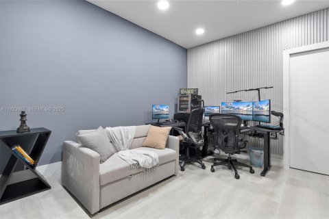 Casa en venta en Miami, Florida, 3 dormitorios, 180.23 m2 № 1983662 - foto 23