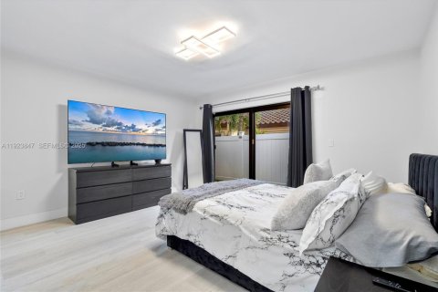 Casa en venta en Miami, Florida, 3 dormitorios, 180.23 m2 № 1983662 - foto 15