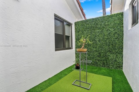 Casa en venta en Miami, Florida, 3 dormitorios, 180.23 m2 № 1983662 - foto 21