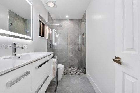 Casa en venta en Miami, Florida, 3 dormitorios, 180.23 m2 № 1983662 - foto 22