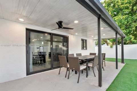 Casa en venta en Miami, Florida, 3 dormitorios, 180.23 m2 № 1983662 - foto 27