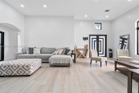 Casa en venta en Miami, Florida, 3 dormitorios, 180.23 m2 № 1983662 - foto 20