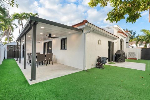 Casa en venta en Miami, Florida, 3 dormitorios, 180.23 m2 № 1983662 - foto 28
