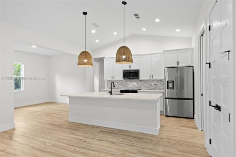 Casa en venta en Palm Bay, Florida, 3 dormitorios, 177.44 m2 № 1993324 - foto 13