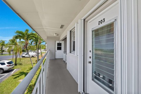 Condo in Boynton Beach, Florida, 1 bedroom № 2241644 - photo 15