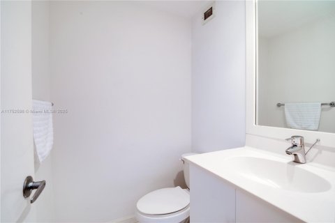Condo in Hollywood, Florida, 2 bedrooms  № 1860010 - photo 25
