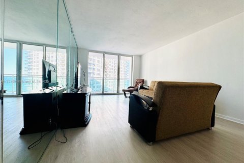 Condo in Hollywood, Florida, 2 bedrooms  № 1860010 - photo 11