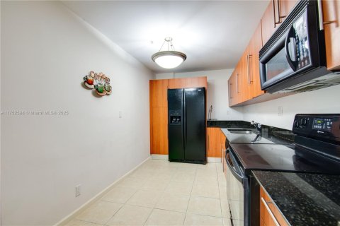 Condo in Hollywood, Florida, 2 bedrooms  № 1860010 - photo 13