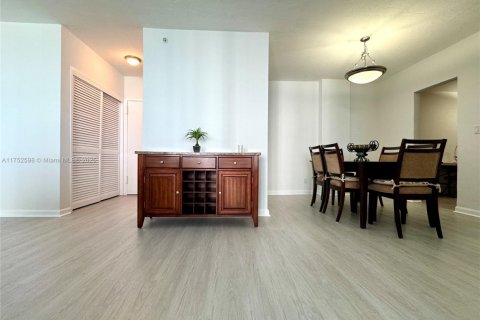 Condo in Hollywood, Florida, 2 bedrooms  № 1860010 - photo 4