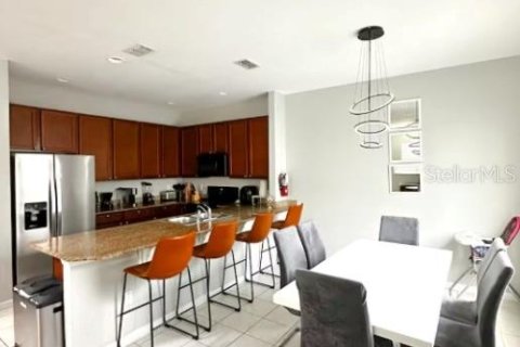 Adosado en venta en Kissimmee, Florida, 4 dormitorios, 177.16 m2 № 2098471 - foto 9