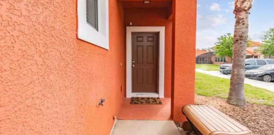 Adosado en Kissimmee, Florida 4 dormitorios, 177.16 m2 № 2098471