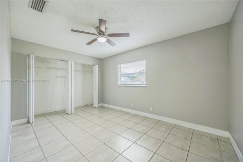 House in Lauderhill, Florida 3 bedrooms, 143.81 sq.m. № 1802480 - photo 19