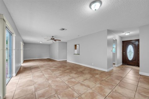 House in Lauderhill, Florida 3 bedrooms, 143.81 sq.m. № 1802480 - photo 4