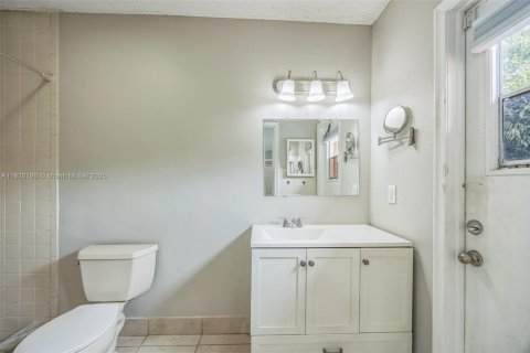 House in Lauderhill, Florida 3 bedrooms, 143.81 sq.m. № 1802480 - photo 13