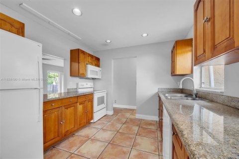 House in Lauderhill, Florida 3 bedrooms, 143.81 sq.m. № 1802480 - photo 7