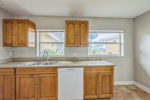 House in Lauderhill, Florida 3 bedrooms, 143.81 sq.m. № 1802480 - photo 11