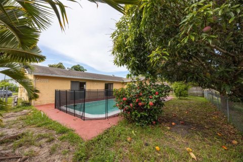 House in Lauderhill, Florida 3 bedrooms, 143.81 sq.m. № 1802480 - photo 25