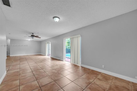 House in Lauderhill, Florida 3 bedrooms, 143.81 sq.m. № 1802480 - photo 16